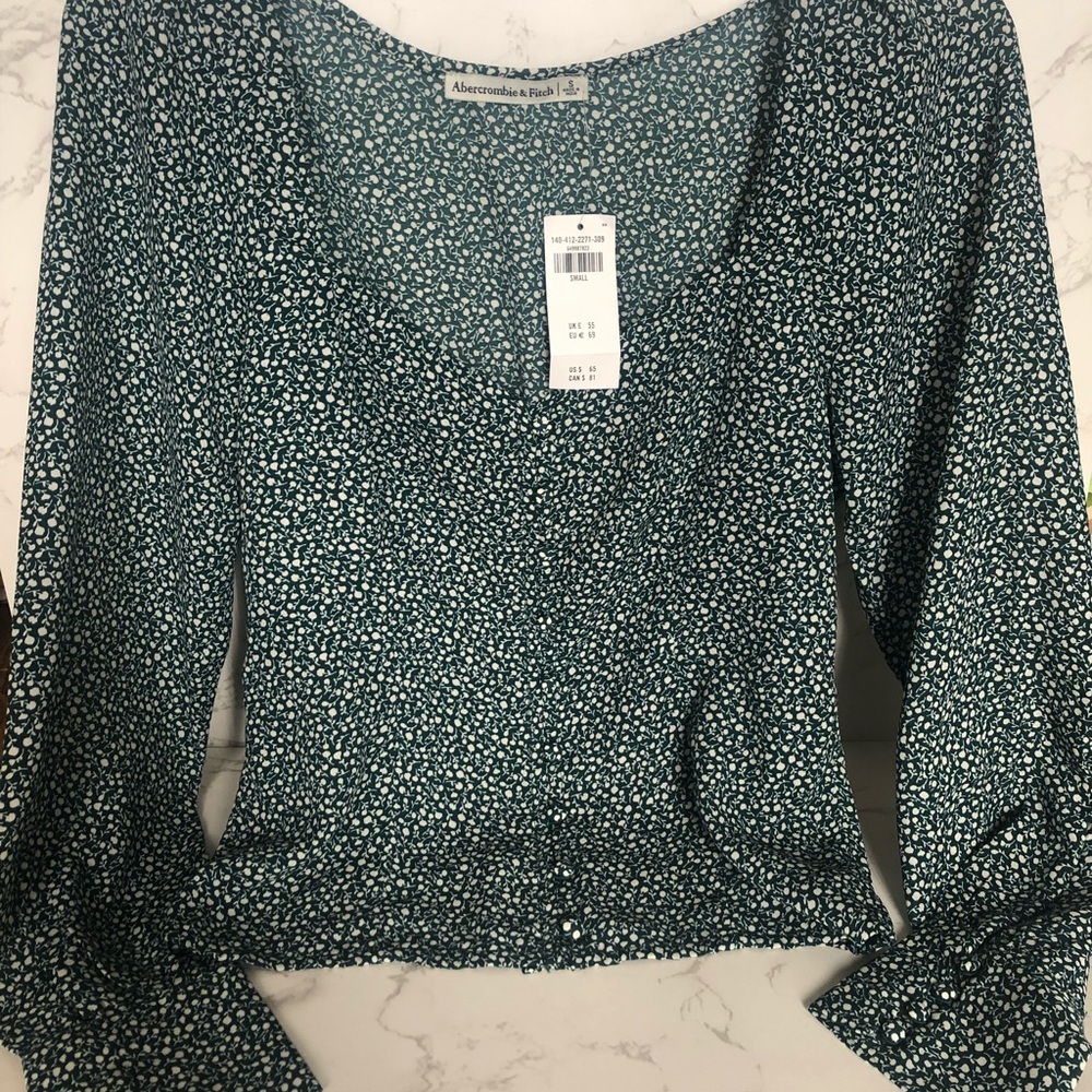 Abercrombie and Fitch Green Floral Top size Small